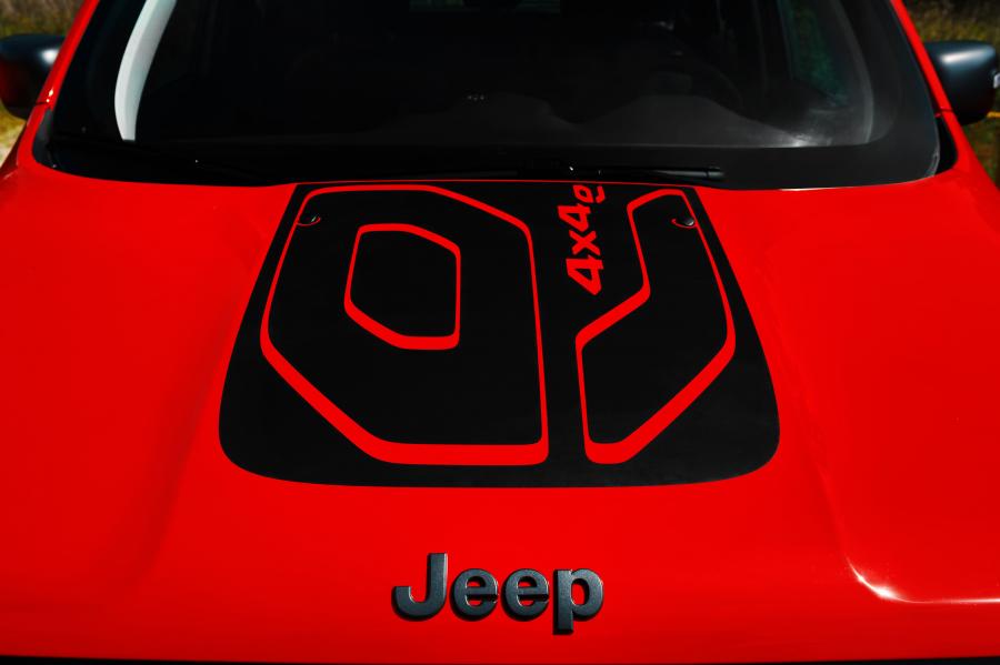 Логотип Jeep Renegade Trailhawk Plug-in Hybrid (BU) 2019 года  (WW) (фото 22 из 25)